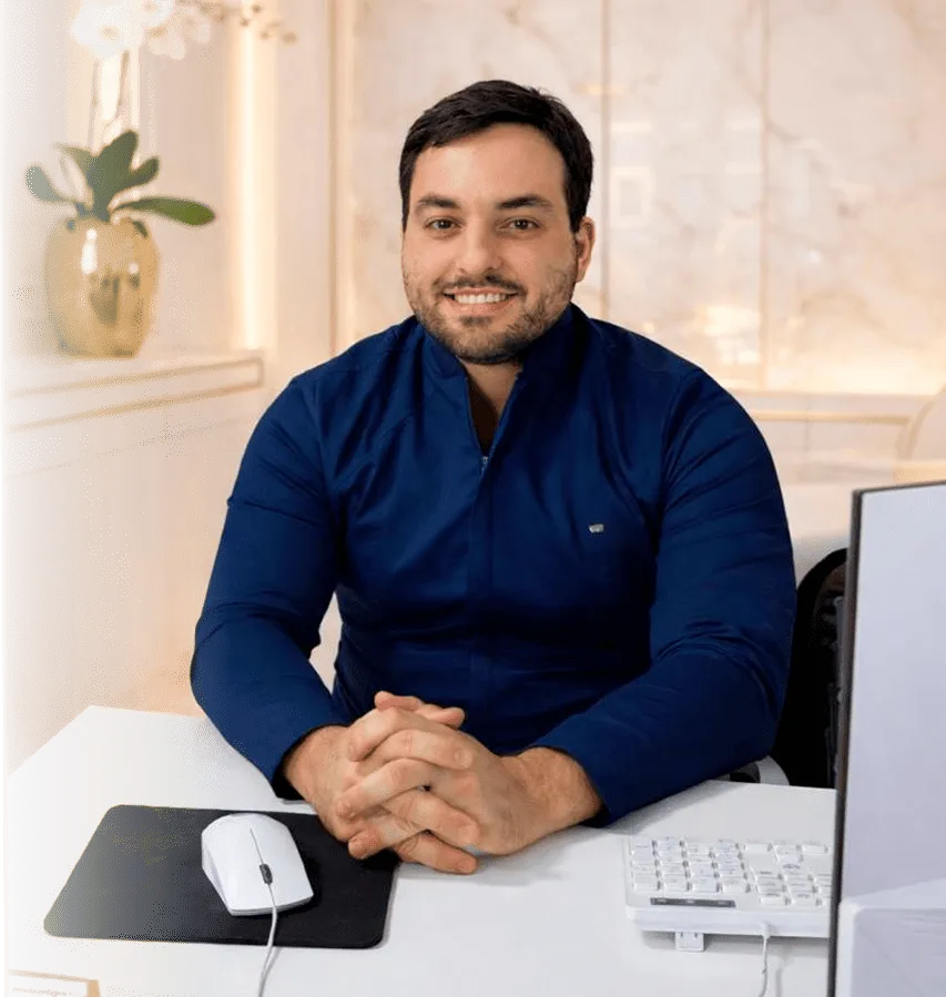 Dr. Luca Motta, Dentista Especialista em Lentes de Contato e Invisalign na Barra da Tijuca, RJ